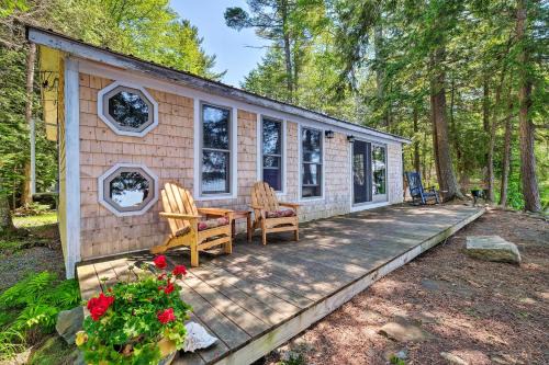 Madison House | Cozy Lakefront Madison Cabin w/Dock & Kayaks