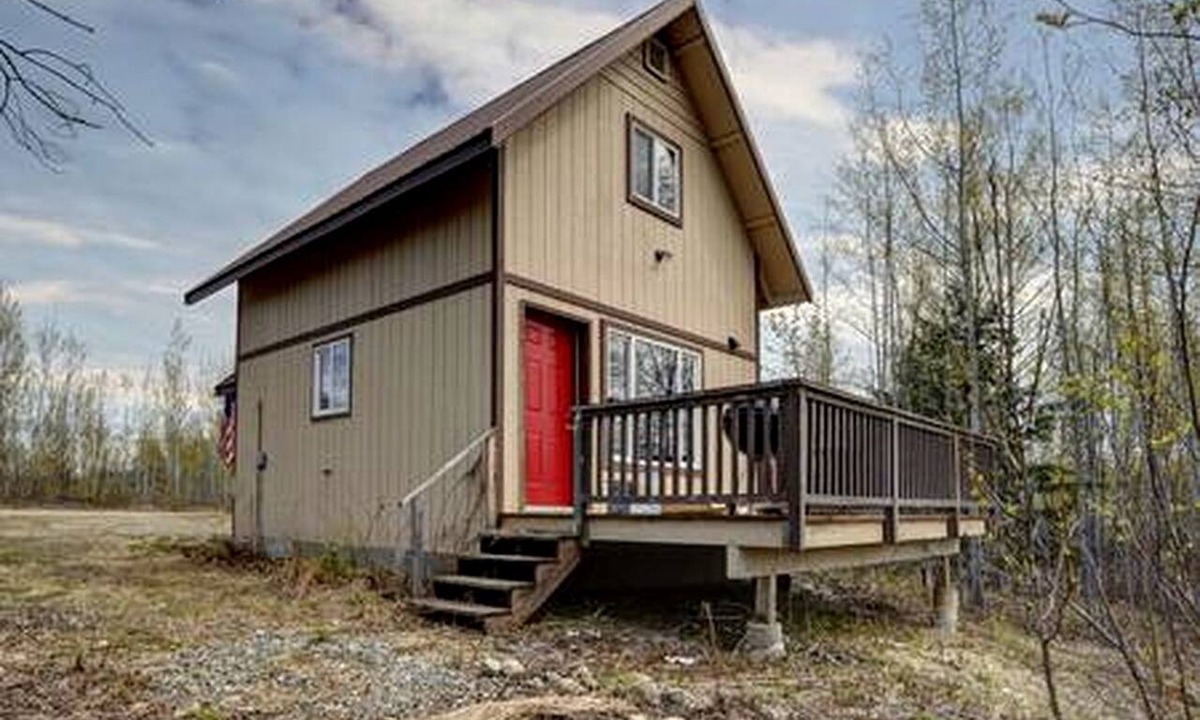 Houston House | Cozy Lakeside Cabin for Fishing and Sunsets near Willow Lake in Houston, Alaska