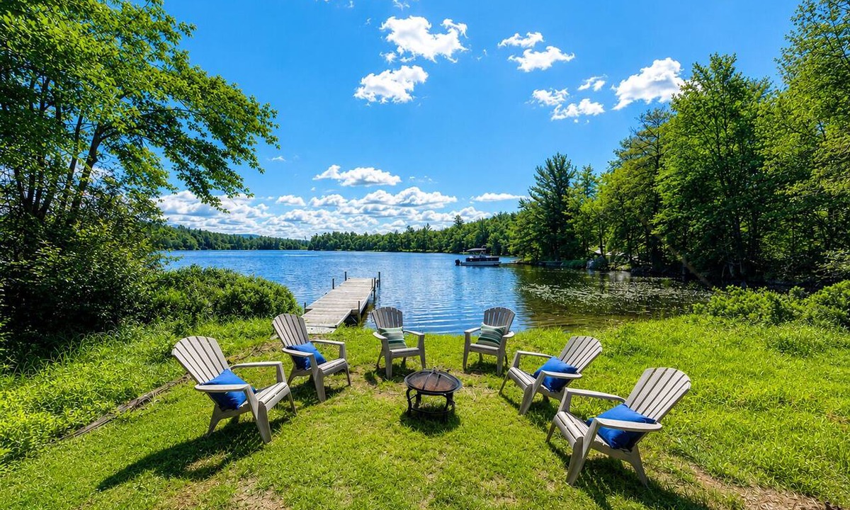 Lucerne-in-Maine Cabin | Cozy Log Cabin by Phillips Lake, Pet Friendly, Near Acadia & Bangor