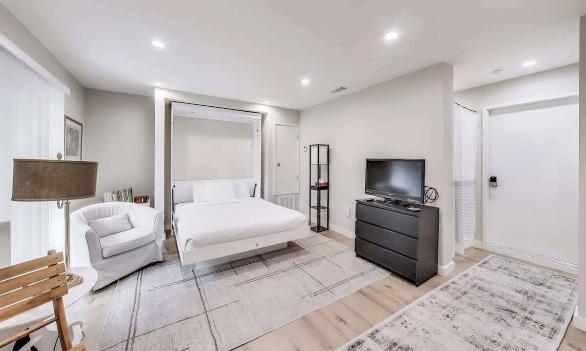 Marina District House | Cozy Marina Studio w/Murphy Bed & Garden Oasis