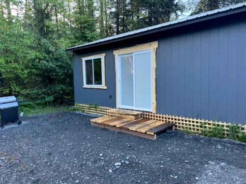 Bear Creek House | Cozy Mountain Cottage with Stunning Views near Seward, Alaska