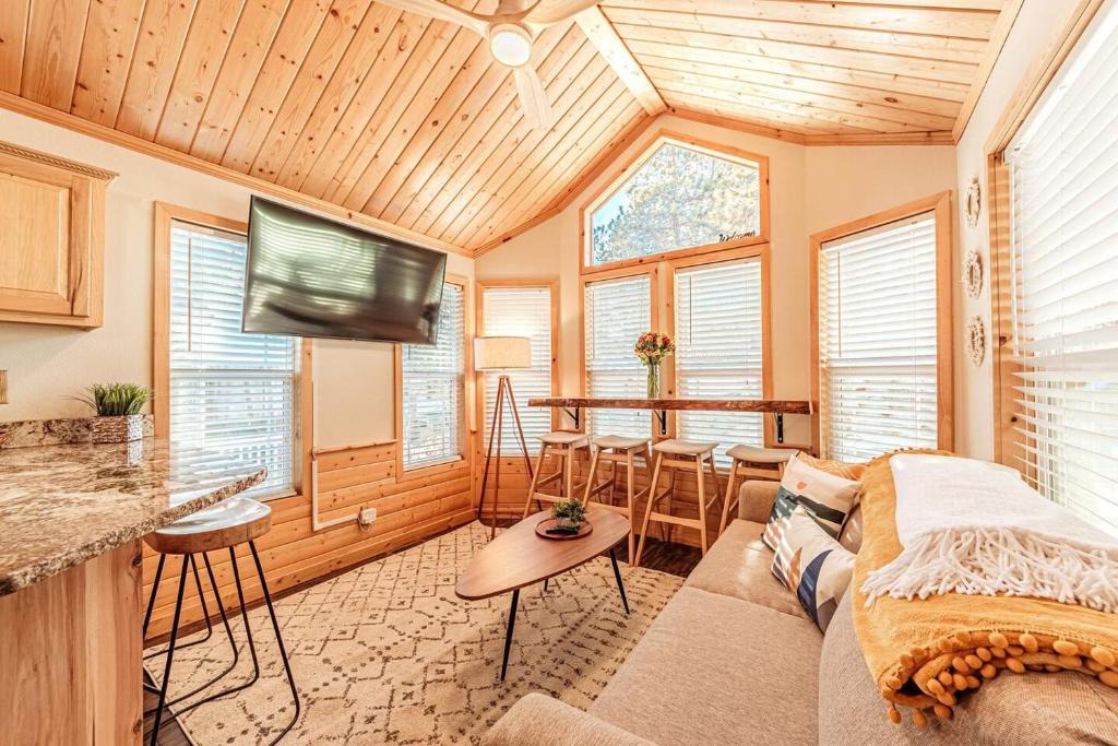 Woodland Park Apartment | Cozy Mountain Escape · Peak Views · Woodland Park