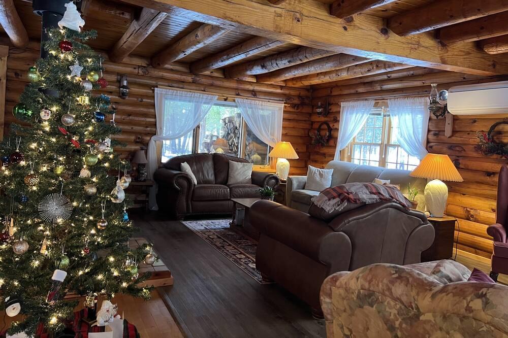 Keswick Ridge House | Cozy Rustic log-house in the city - 5bedrooms - private pond & covered bridge