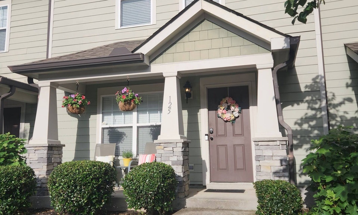 Hurwood Heights House | Cozy Southern Retreat Walkable to Geodis Park + Close to Downtown + Free Parking