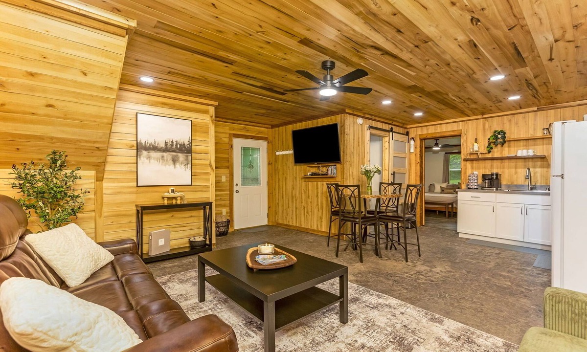 Rockbridge Cabin | Creekside Cabin in Hocking Hills. Hot Tub + Large Private Yard. Dog-friendly!