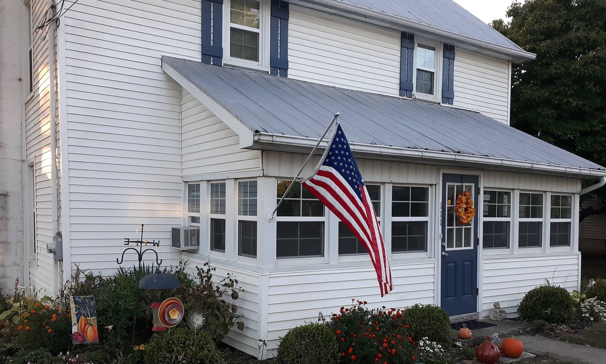 Sunbury House | Darling 1901 Village Of Sunbury Charmer, A Great Back Yard And