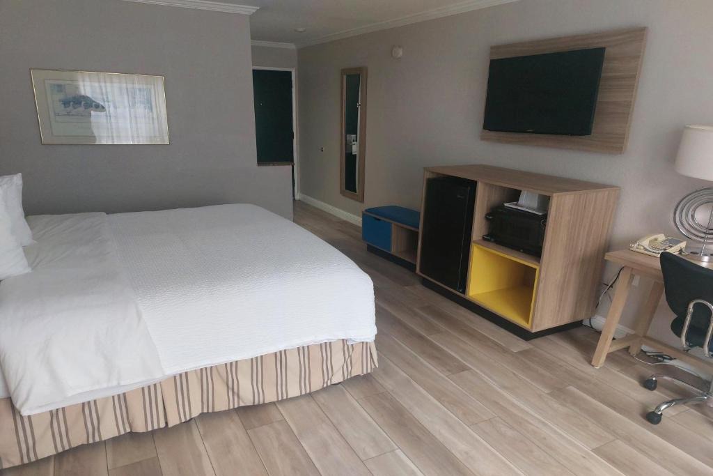 North Whisman Hotel | Days Inn & Suites by Wyndham Mountain View
