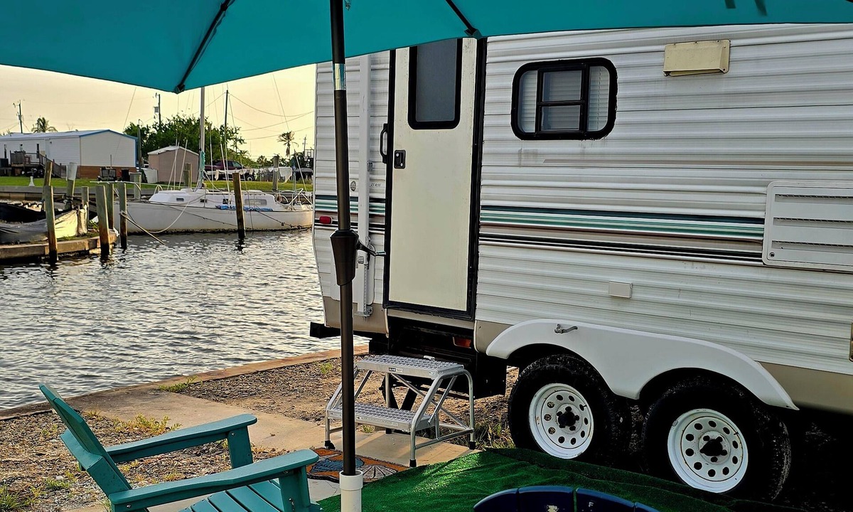 Matlacha House | Delightful 1-bedroom Waterfront RV on charming Matlacha Island