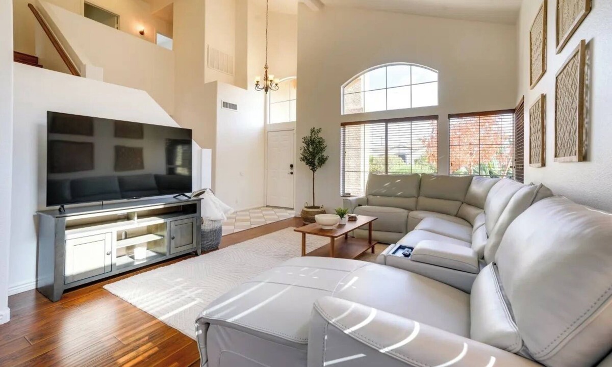 Garden Lakes House | Delightful 6-bed 3 full bath house in Avondale. Pool, Spa NFL MLB NASCAR Golf +