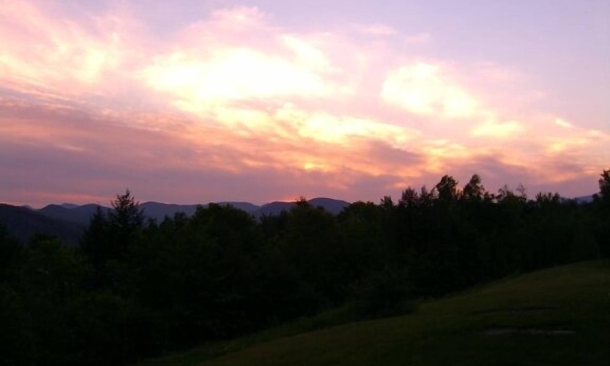 Intervale Condo | Discover this peaceful NH retreat nestled high on Mt. Surprise