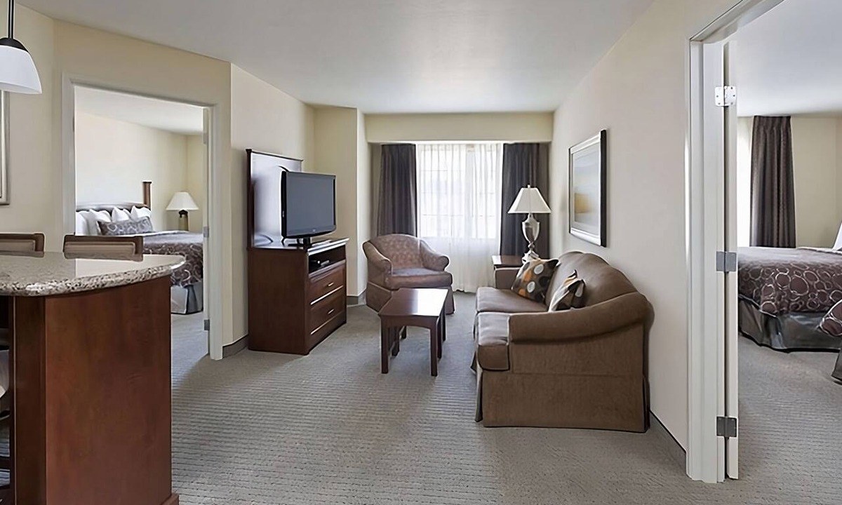 Vance Jackson Hotel | Discover Unique Activities | Free Breakfast, Outdoor Swimming Pool, Pets Allowed