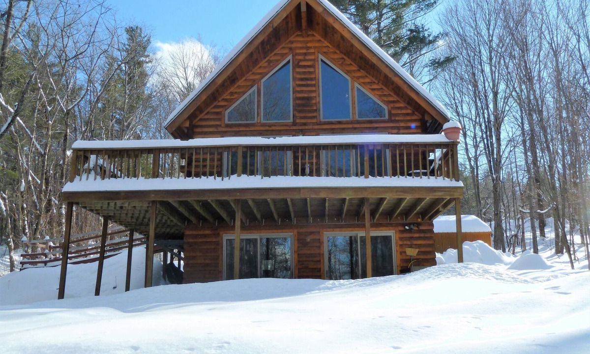 Albany Cabin | Dog Friendly, Quiet Neighborhood, Cozy lower level cabin