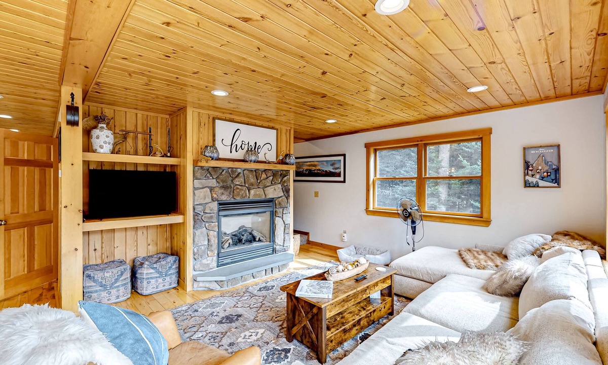 Rumford Center House | Dog-friendly Sunday River retreat with large yard, grill, washer/dryer