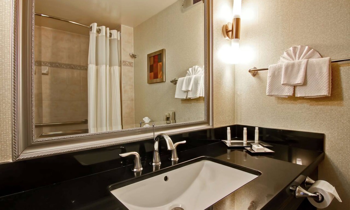 Pleasanton Hotel | DoubleTree by Hilton Hotel Pleasanton at the Club