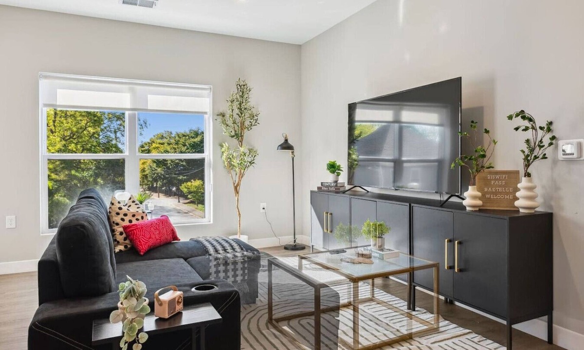 Olde Towne East Apartment | Downtown 2Bedroom w/Rooftop - Near Linwood Park