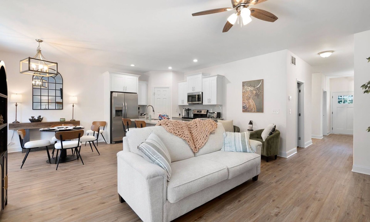 Acworth House | Downtown Acworth!