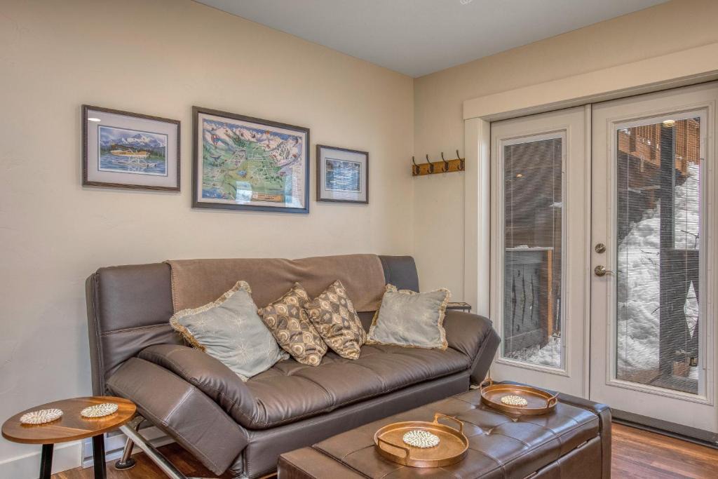 Alyeska Hotel | East Condo #202