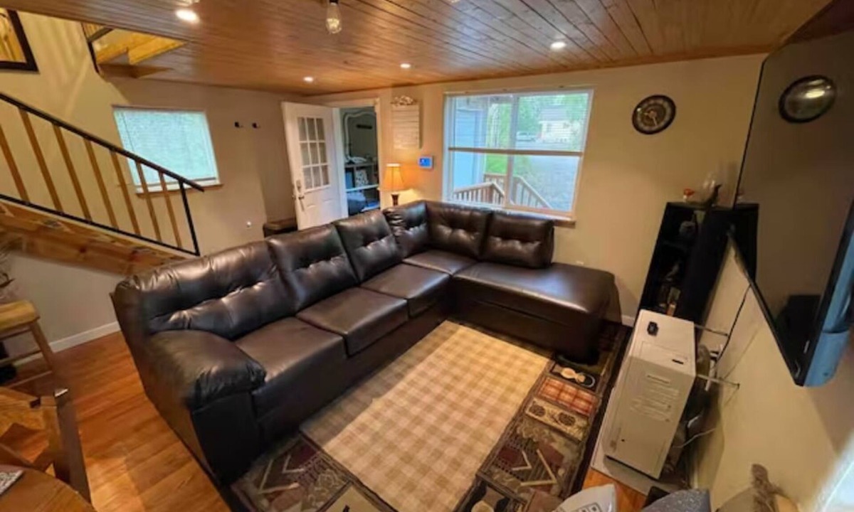 Knik-Fairview Cabin | ECO Forest Cabin Families and Pets Welcome