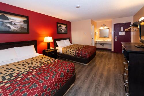 Edson Cabin | Econo Lodge Edson - 2nd Ave