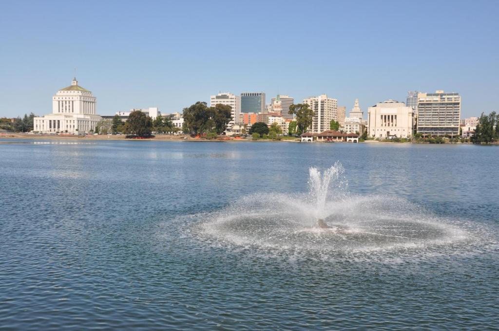 Oakland Cabin | Econo Lodge Oakland Lake Merritt Area
