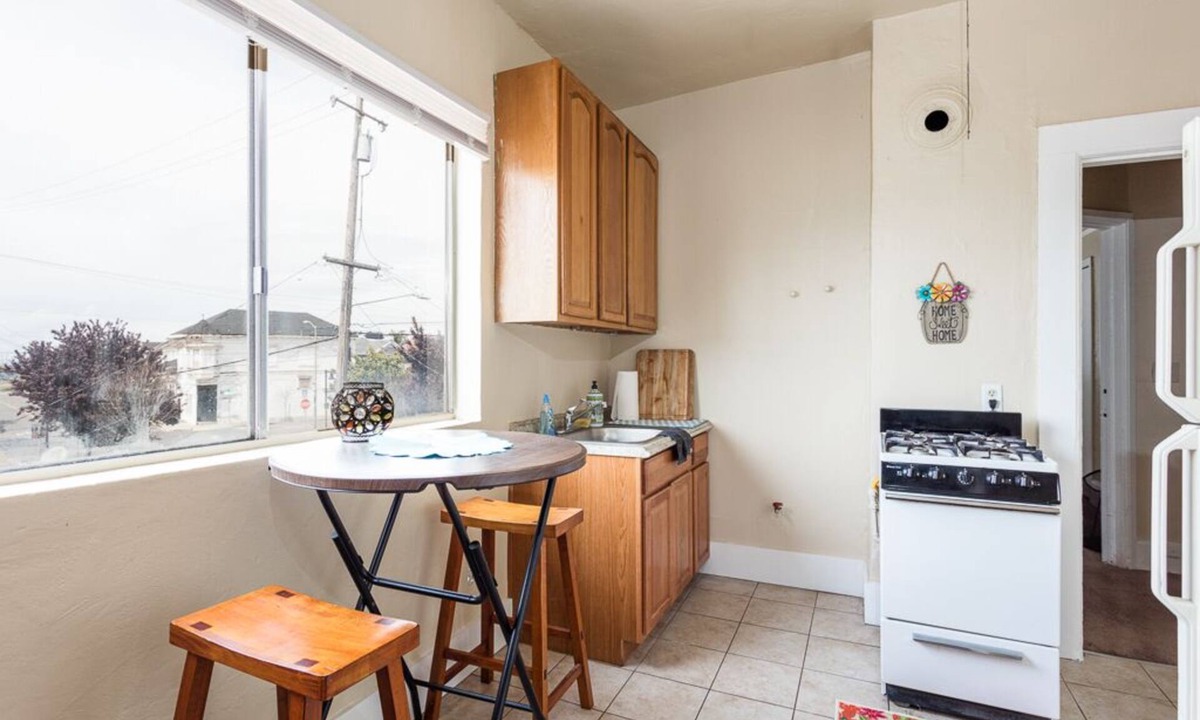 Prescott Apartment | Elegant and Spacious West Oakland Flat Near Bart!