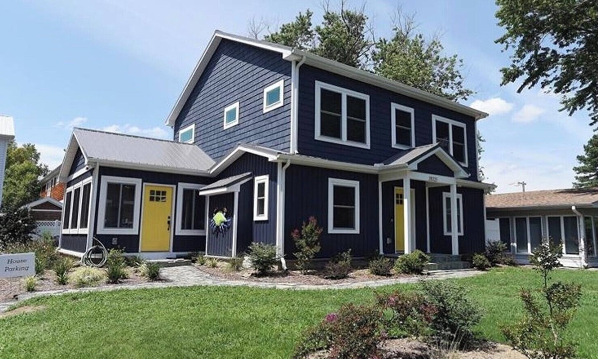 Dodds Addition House | Elegant Coastal Living: Screened-In Porch, Fire Pit, & A Short Walk to the Beach