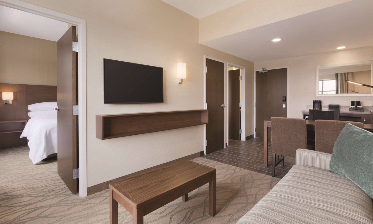 North Canton Hotel | Embassy Suites by Hilton Akron Canton Airport