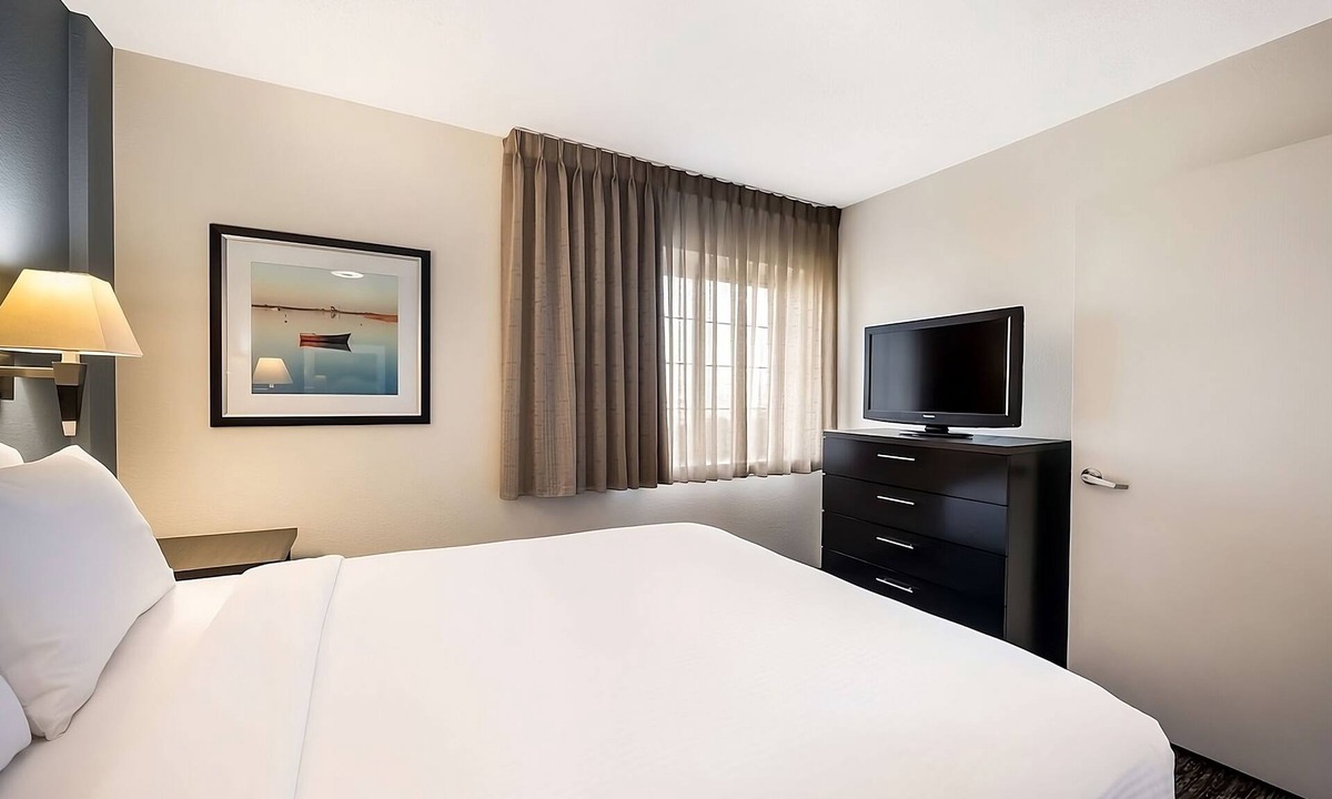 Gahanna Hotel | Enjoy a Memorable Stay in Gahanna with Exceptional Amenities Next to the Airport