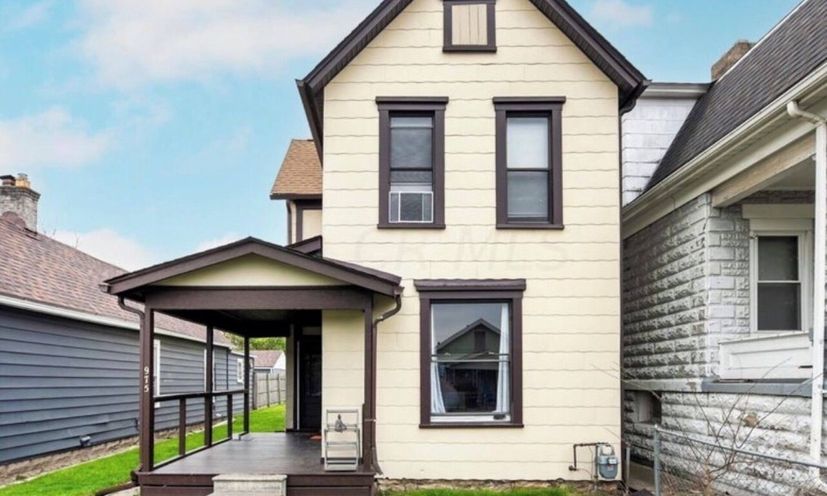 West Columbus House | Entire 1BR Home Near Downtown, Free Parking, WiFi, Laundry,Kitchen, Streaming TV