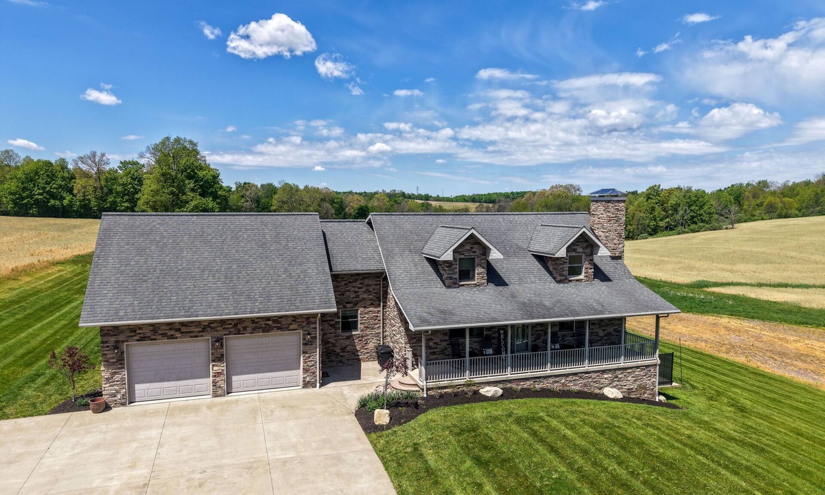 Mount Vernon House | Escape to Cedar Lodge - Sleeps 20 - Activities, Hot Tub, & Close to Attractions!