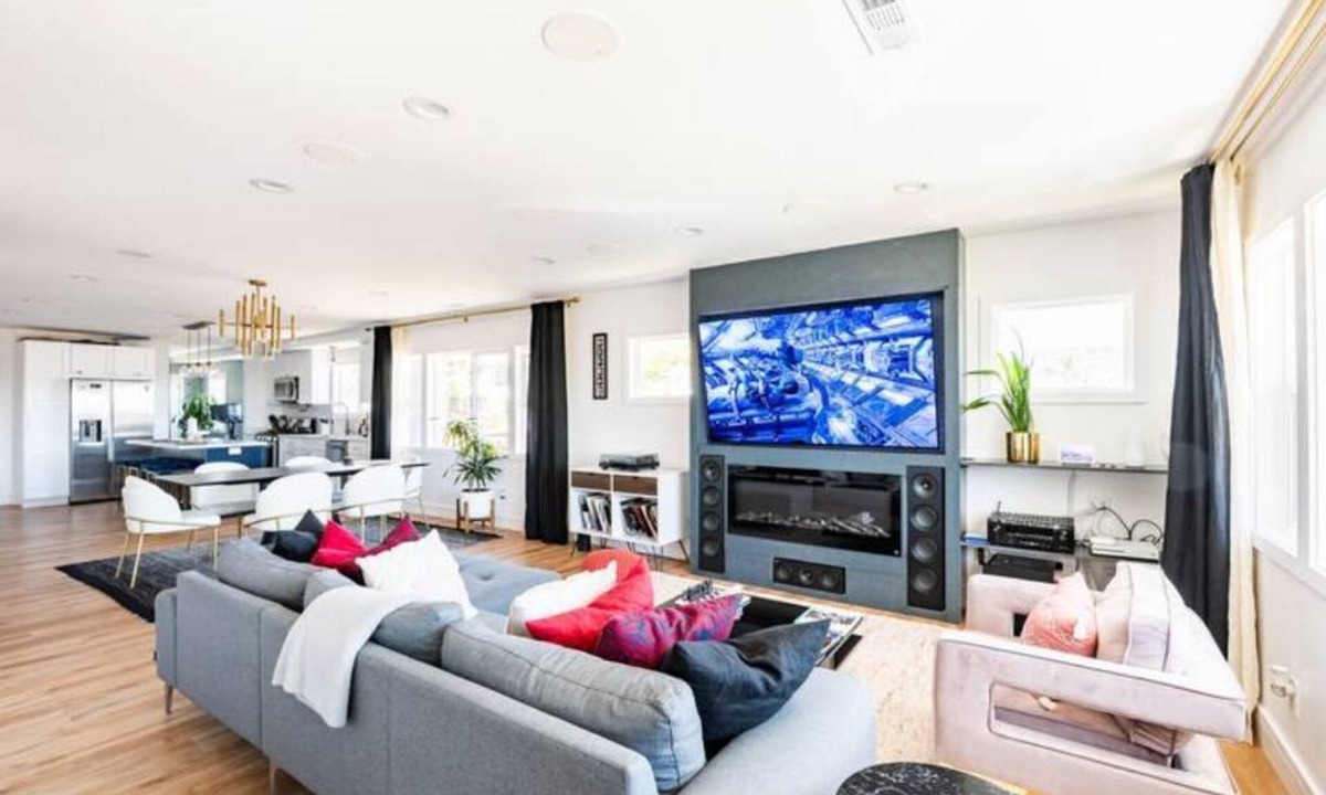 Maxwell Park House | Exquisite 3-bedroom home with hot tub & firepit
