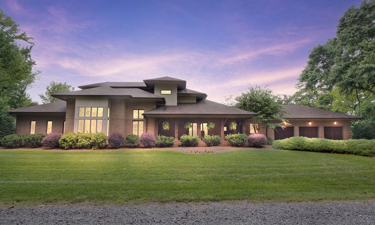 Steele Creek House | Extraordinary Lake Front Home with boat dock , private deck and fire pit by RedAwning