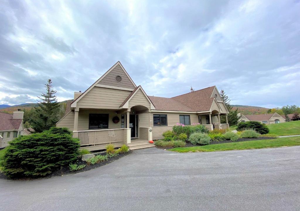 Carroll Villa | F2 Comfortable golf course townhouse within walking distance of Mount Washington Hotel