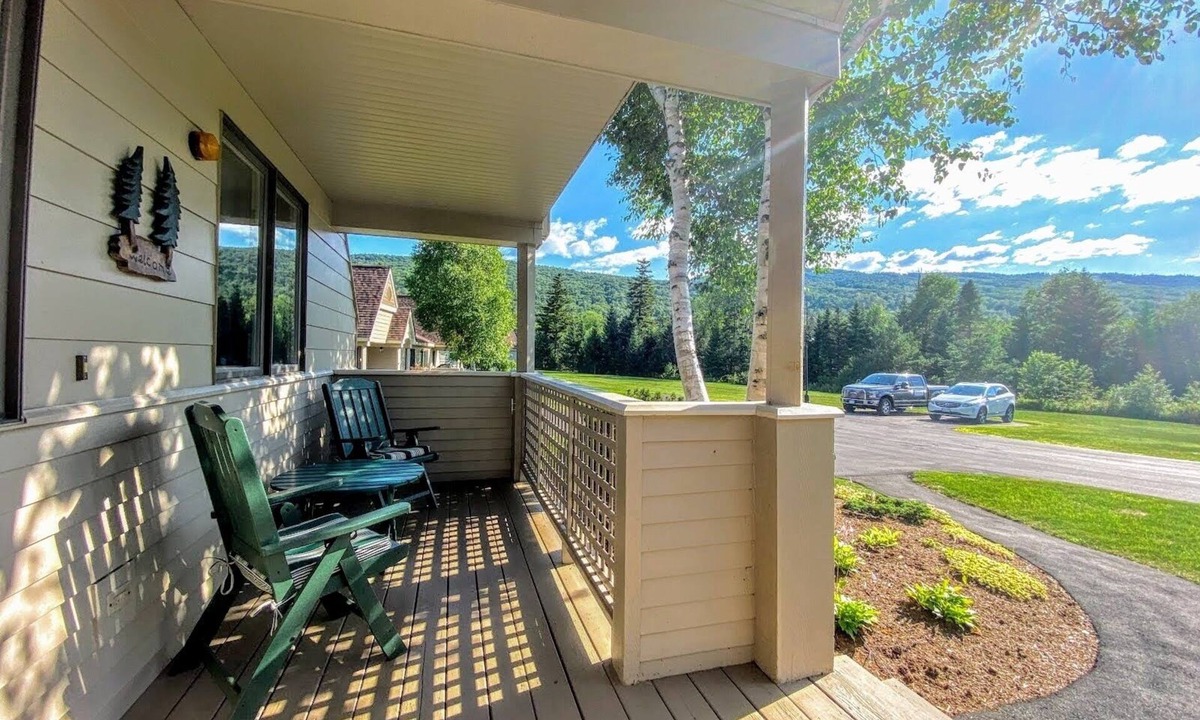 Carroll House | F49 Wow! Stunning single level home next to golf course and Mt Washington Hotel, AC, Skiing