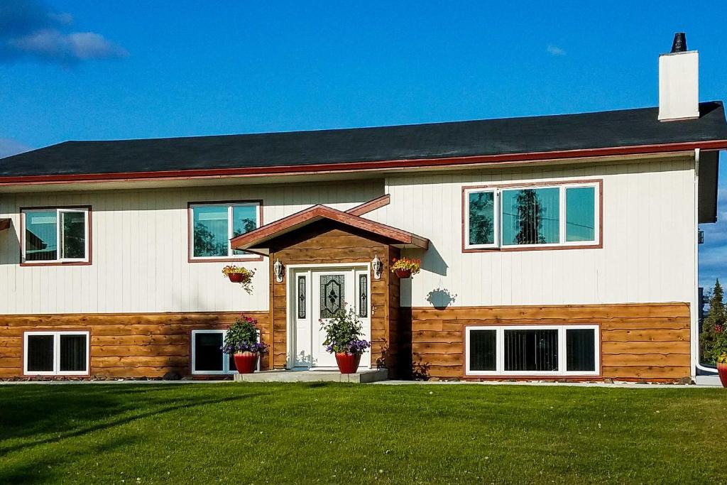 College House | Fairbanks Alaskan Abode ~ 1 Mile to Pioneer Park!