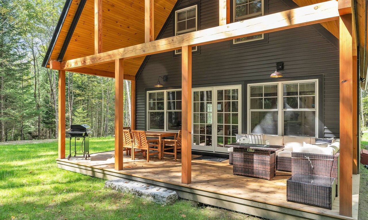 Lyndon Cabin | Fall Foliage Escape King Beds Fireplaces