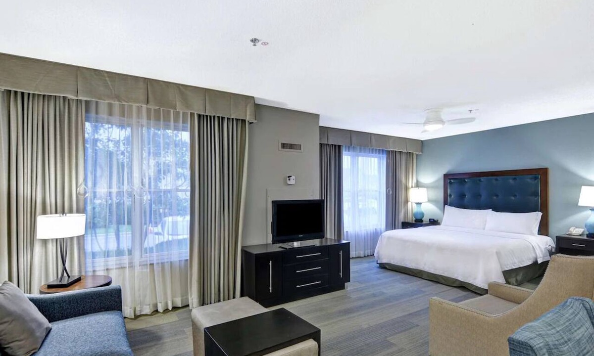 Lexington Hotel | Family-Friendly Stay with Full-Size Kitchen | Free Parking & Pet Friendly!