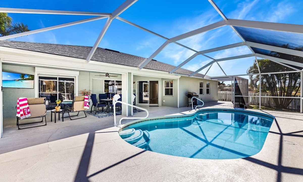 Burnt Store House | Family & pet friendly villa w/fenced yard & pack & play! Villa Blue Coral Oasis - SWFL Rentals