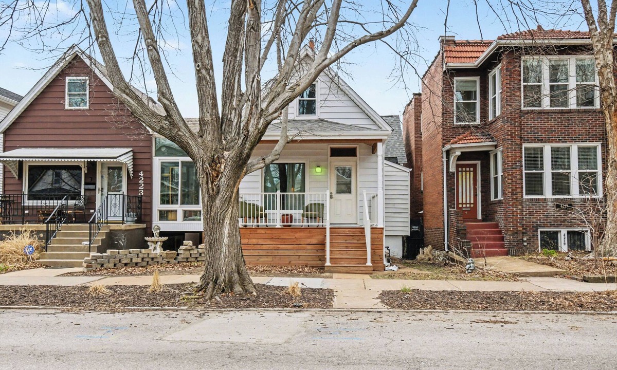 Tower Grove South House | Fantastic South Tower Grove bungalow - voted Most Liveable Area in St Louis