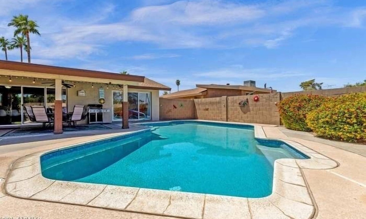 Tempe House | FANTASTIC VACATION RETREAT! HUGE POOL! CENTRALLY LOCATED-TONS OF EVENTS!
