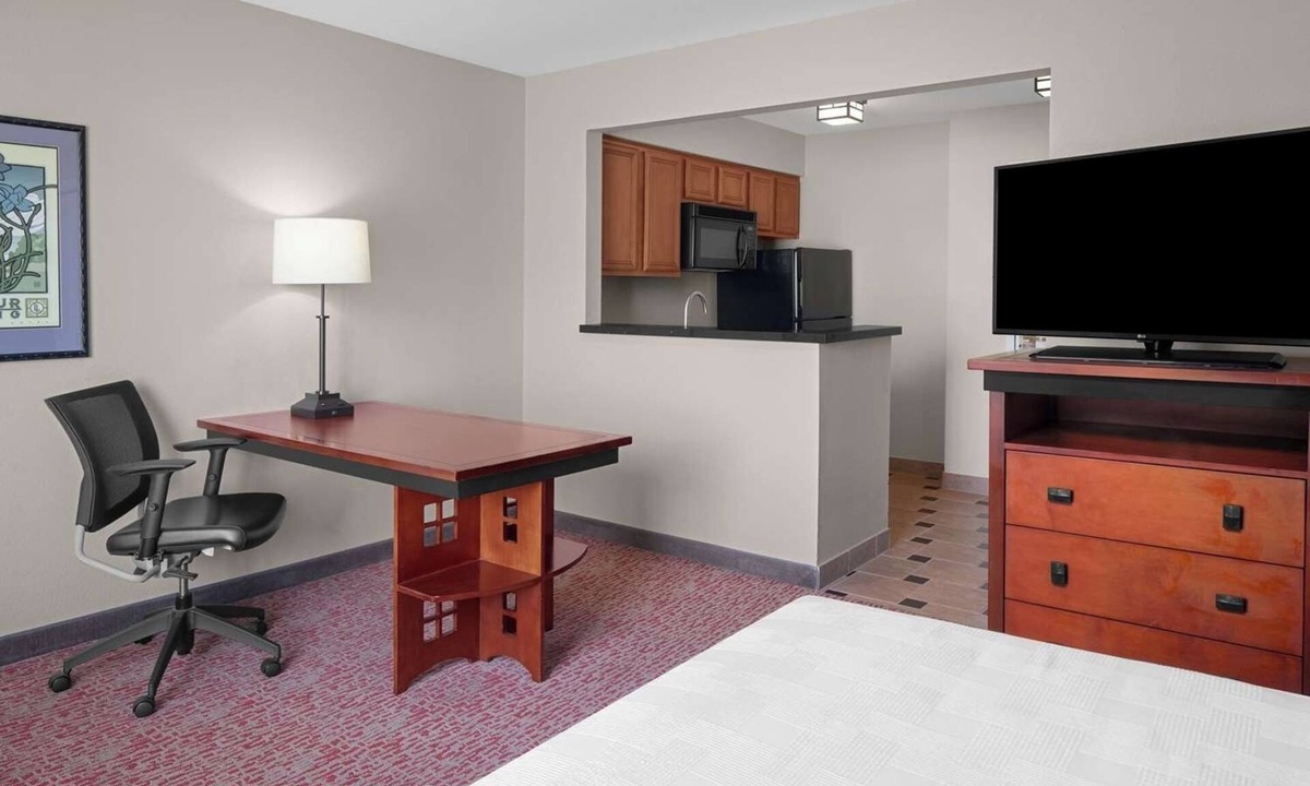 Downtown Hotel | Feel at Home! Full Kitchen, Pets Are Welcome!