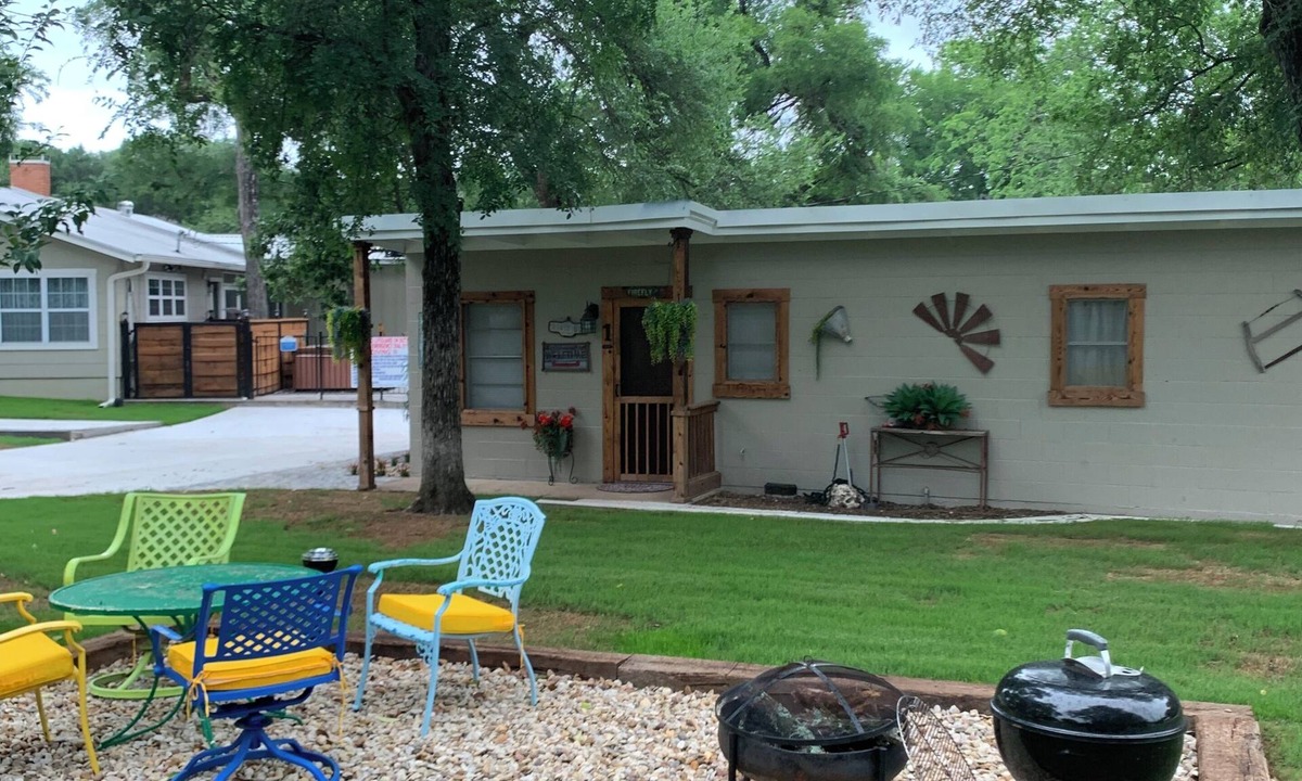 Clifton Cabin | Firefly Cabin, Lake Whitney , Pool & Hot Tub, Boat Parking Fire Pit, Grills.