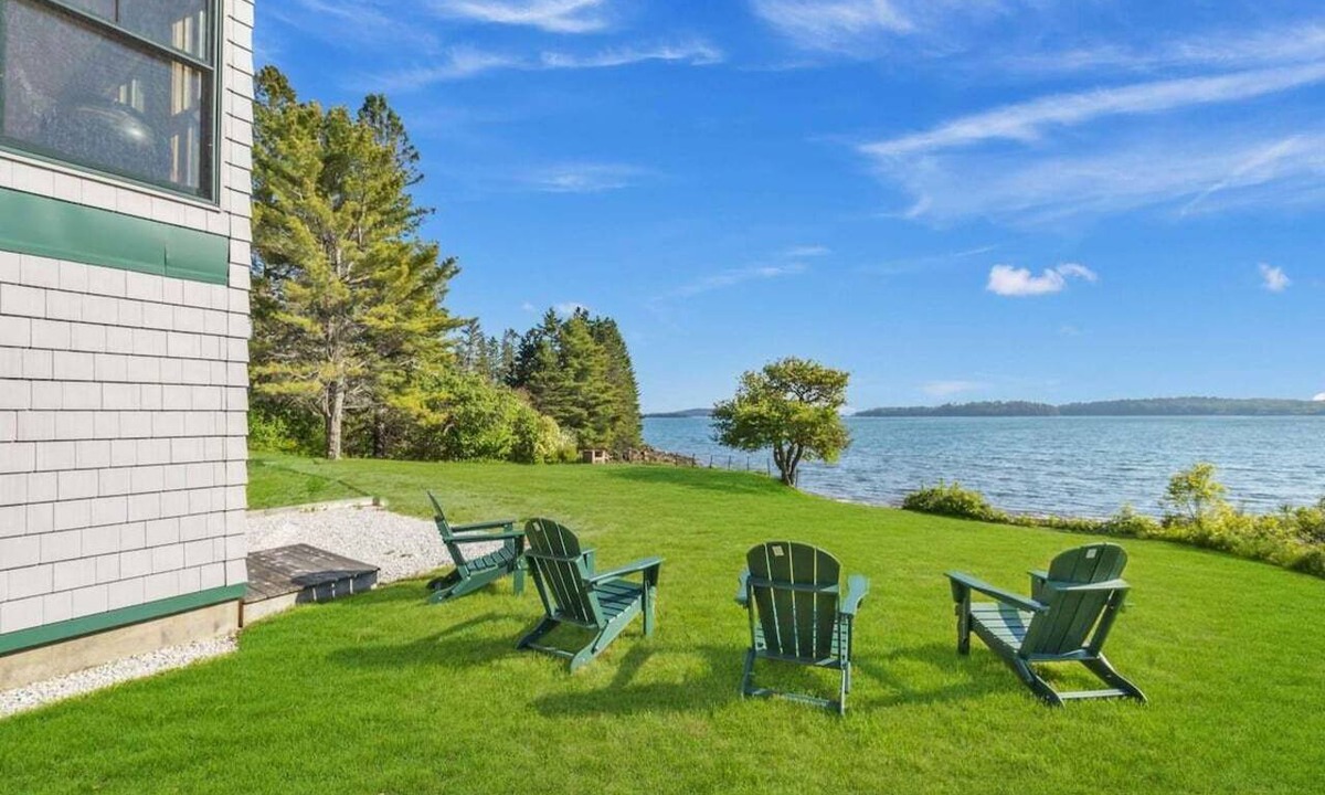 East Sullivan House | Fox Beach House! Oceanfront home, sleeps 10!