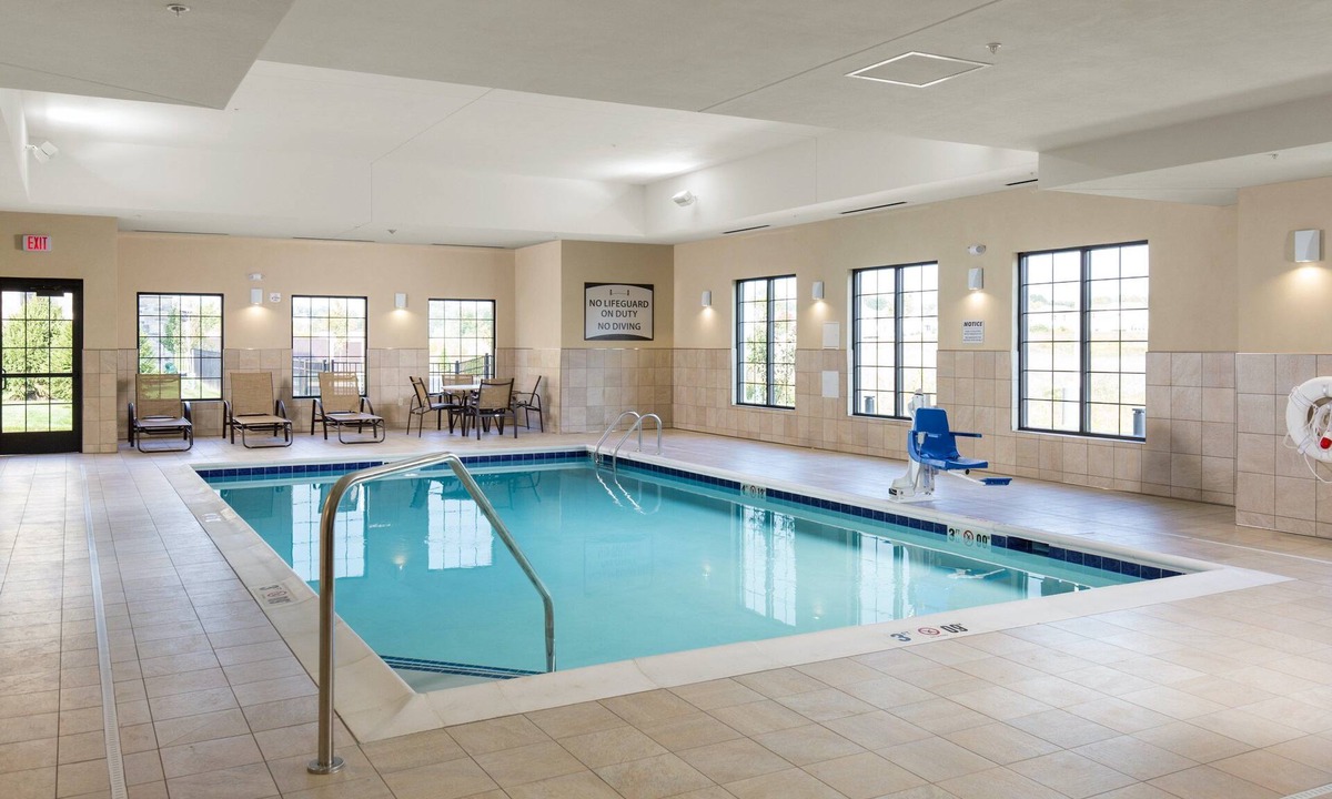 Polaris Apartment | Free Breakfast & Pool Access. King Studio Near Ohio State University!