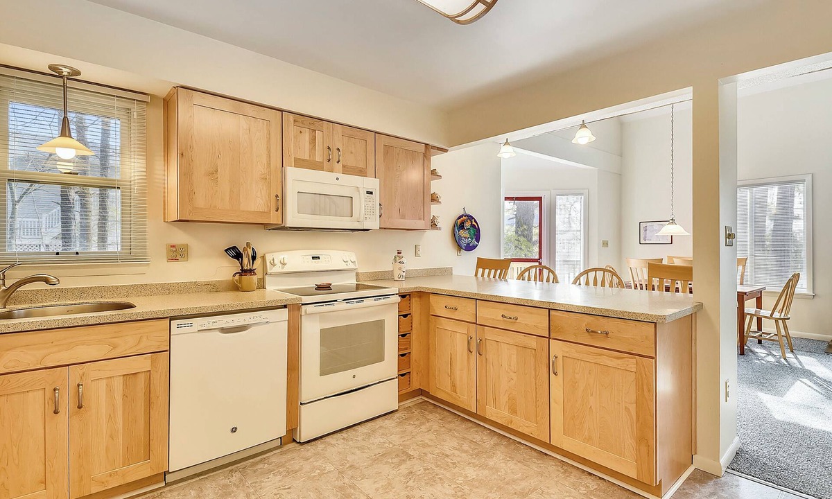 Sandpiper Pines House | Free Golf at Bear Trap Dunes and MORE! Bright and cheery house only a short walk to the beach! Some features include 3 bedrooms plus den, 2 baths