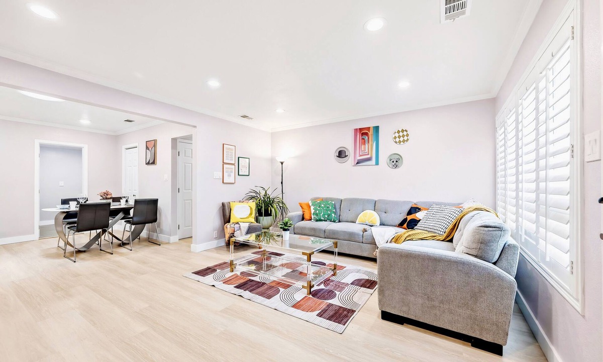 Davis Tract House | Fresh 3BR East Bay Home near OAK 2 Parking Spots
