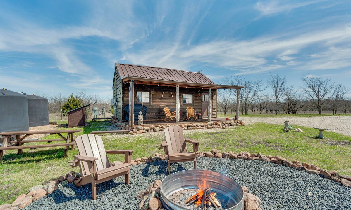 Italy Cabin | Frontier Cabin - Star Gazing - Pet Friendly