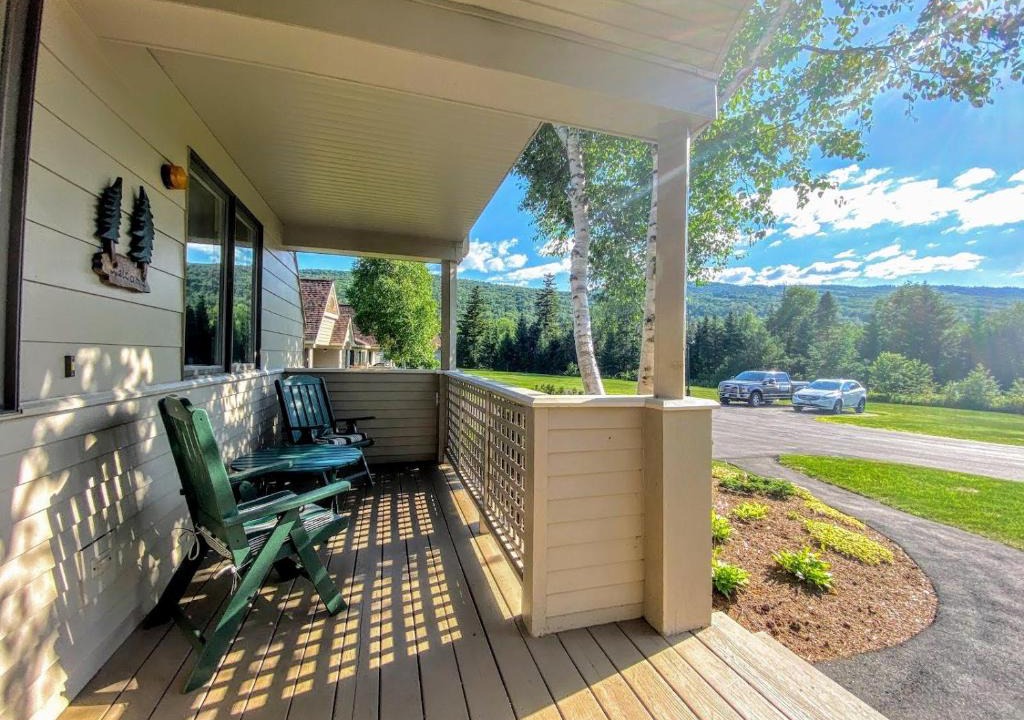 Carroll House | FV49 Wow Stunning single level home next to golf course and Mt Washington Hotel