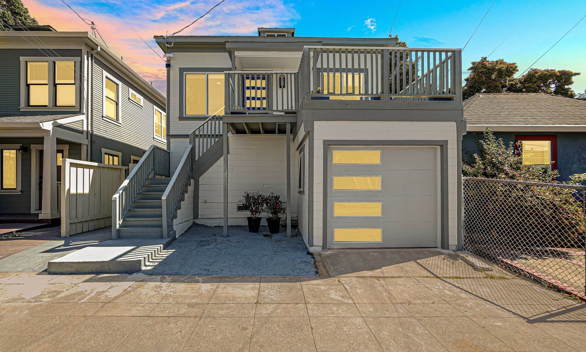 Longfellow House | Gem Home near SF! 5 min to BART and UCSF Benioff