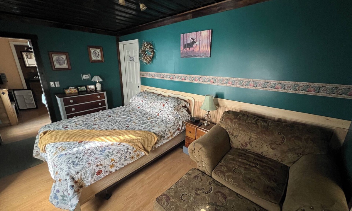 Island Falls Apartment | Getaway Mini-Suite With Pub Lounge on Site!